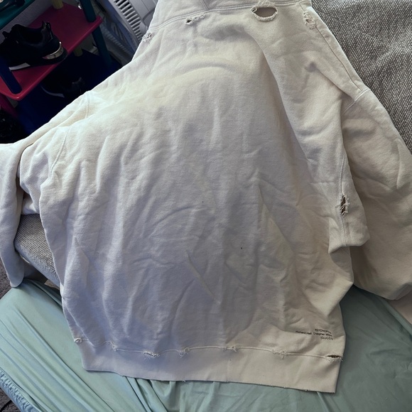 GUCCI HOODIE (Great condition) *Authentic* - Picture 4 of 7